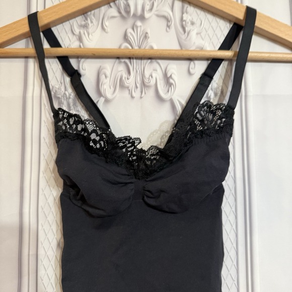 SKIMS Seamless Sculpt Lace Thong Bodysuit Black Size Small NWOT - Picture 9 of 11